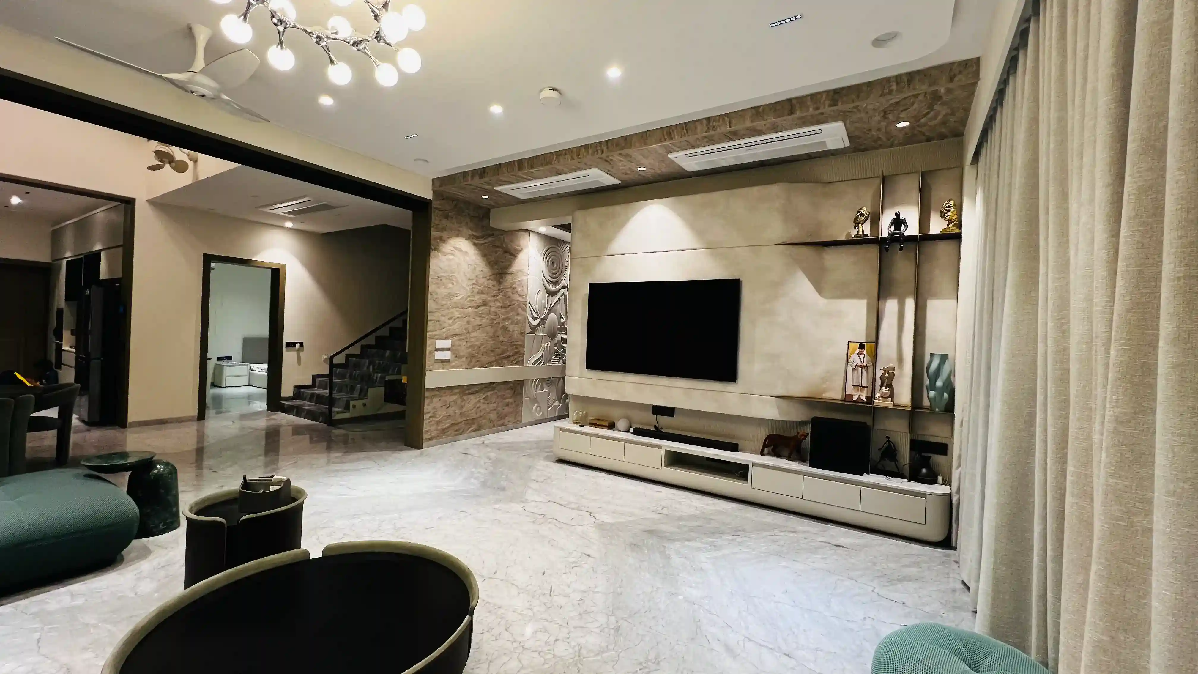 Living & Entertainment